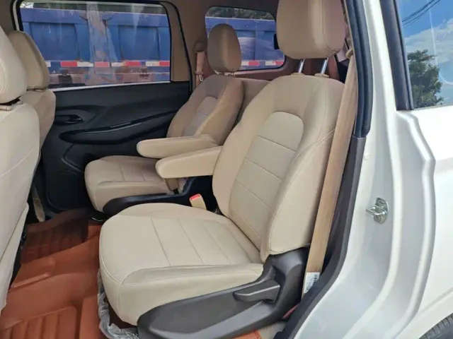 Wuling Hongguang — Фото автомобиля 16