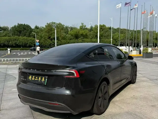 Tesla Model 3 — Фото автомобиля 9