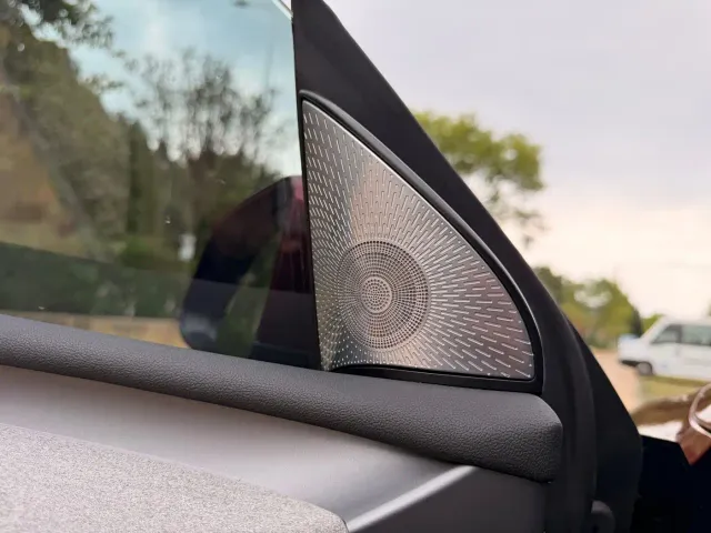 Tesla Model Y — Фото автомобиля 21