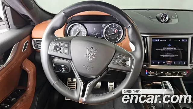 Maserati Levante — Фото автомобиля 13