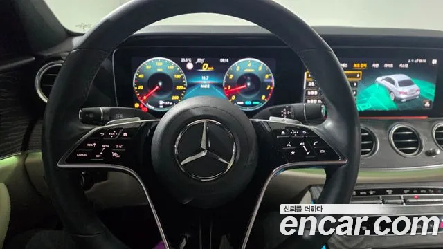Mercedes-Benz E-Class — Фото автомобиля 5