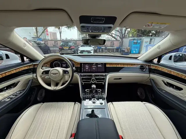 Bentley Flying Spur — Фото автомобиля 5