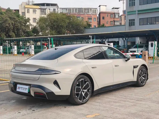 Xiaomi SU7 — Фото автомобиля 13
