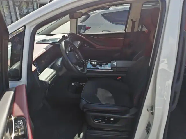 GAC Trumpchi E9 — Фото автомобиля 9