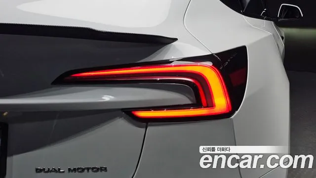 Tesla Model 3 — Фото автомобиля 23
