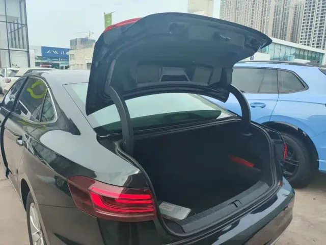 Volkswagen Passat — Фото автомобиля 18