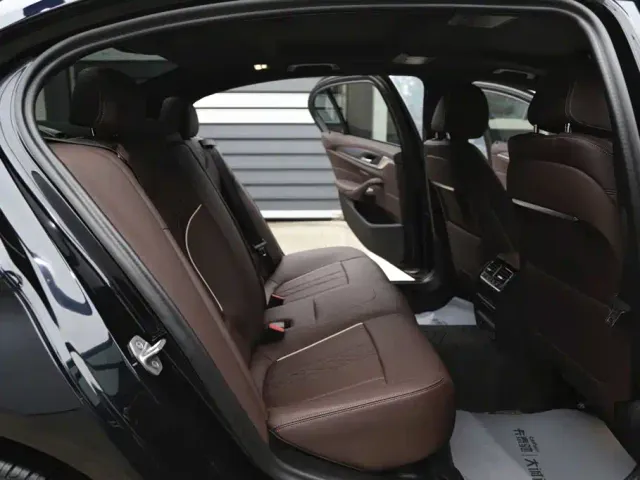 BMW 5 Series — Фото автомобиля 23