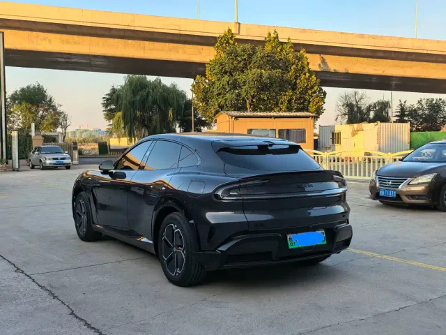 Xiaomi YU7 — Фото автомобиля 5