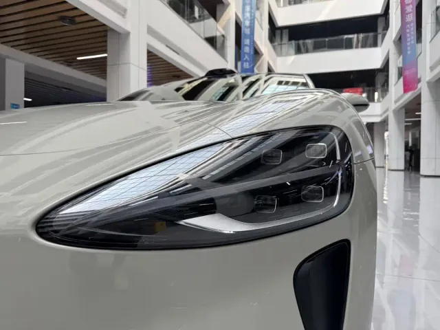 Xiaomi SU7 — Фото автомобиля 21