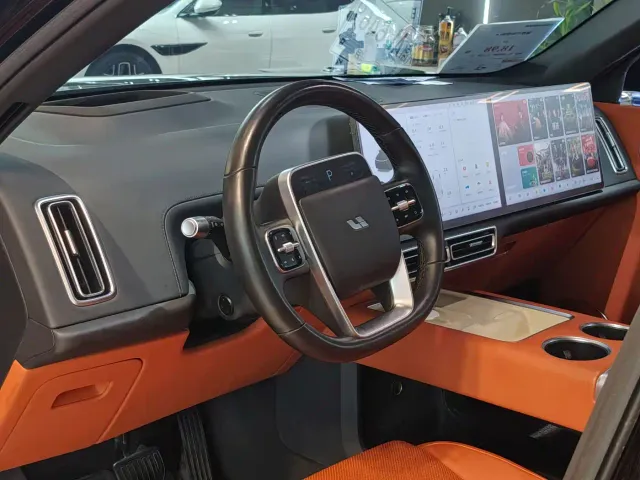 Li Auto L8 — Фото автомобиля 11