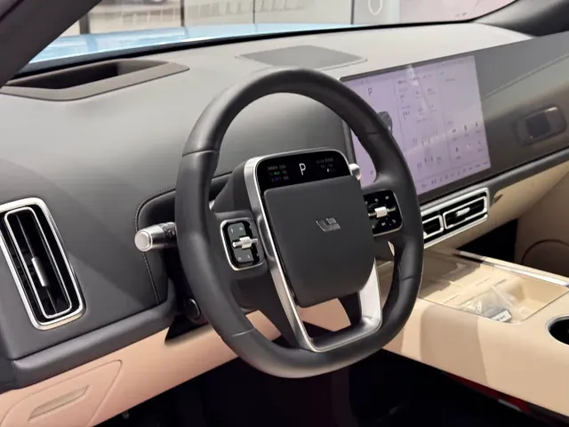 Li Auto L8 — Фото автомобиля 14
