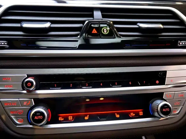 BMW BMW 7 Series 2021 Model 730Li Luxury Package — Фото автомобиля 21