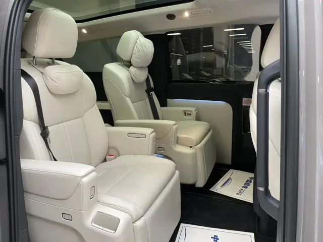 Li Auto MEGA — Фото автомобиля 18