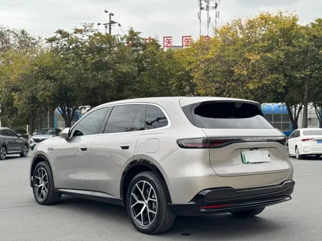 Aito M6 — Фото автомобиля 16
