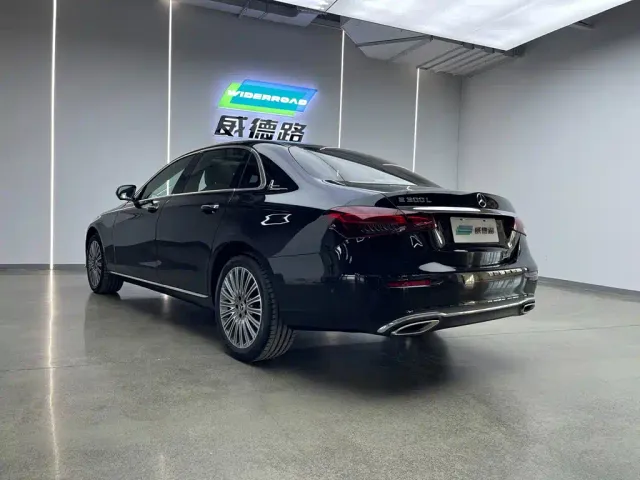 Mercedes-Benz E-Class — Фото автомобиля 3