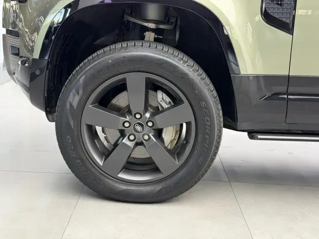 Land Rover Defender — Фото автомобиля 6