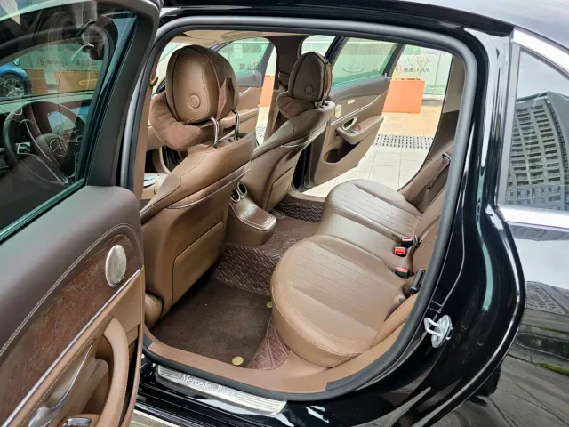 Mercedes-Benz E-Class — Фото автомобиля 16