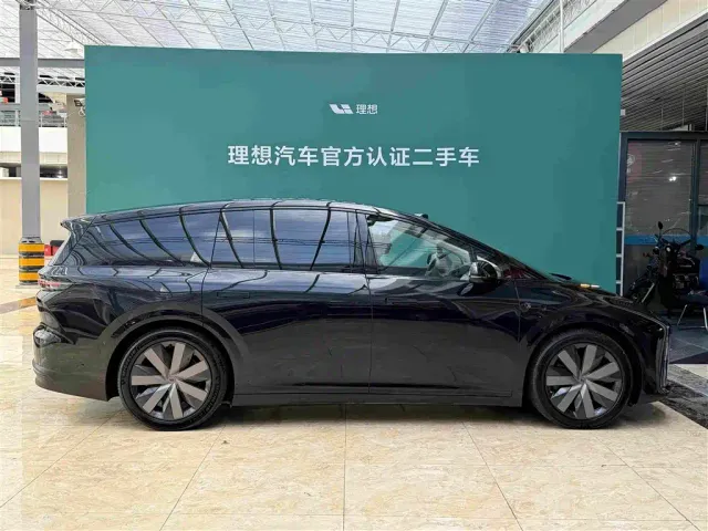 Li Auto i8 — Фото автомобиля 3