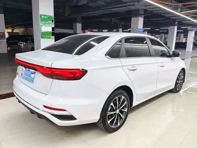 Geely Emgrand — Фото автомобиля 4