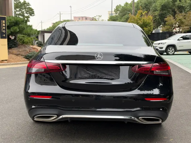 Mercedes-Benz E-Class — Фото автомобиля 17