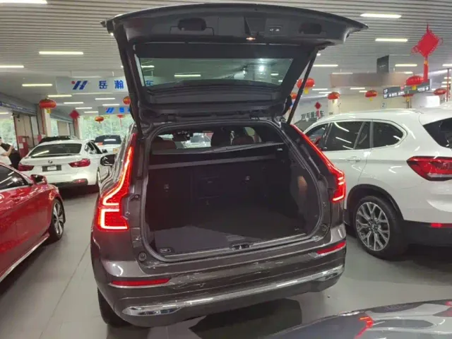 Volvo XC60 — Фото автомобиля 18