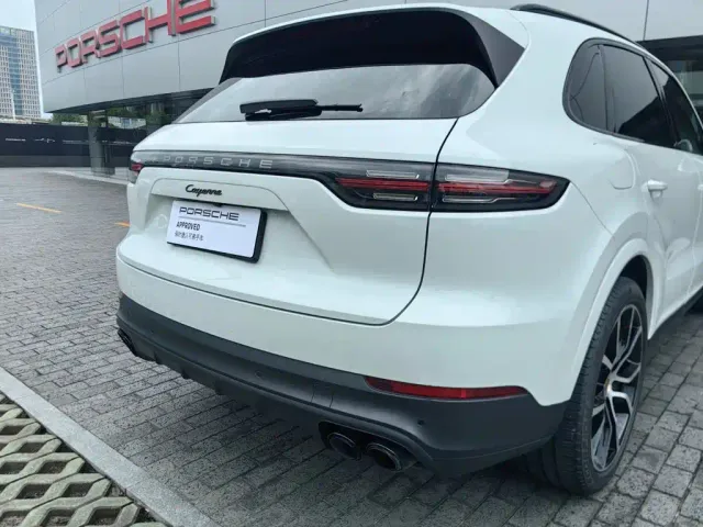 Porsche Cayenne — Фото автомобиля 11