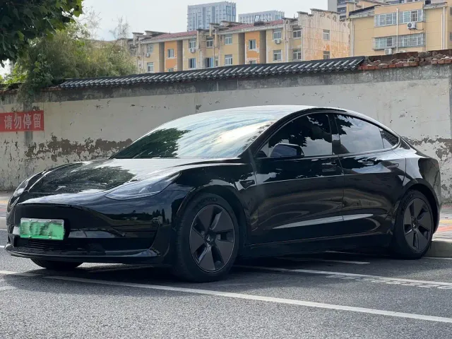 Фотография автомобиля — Tesla Model 3