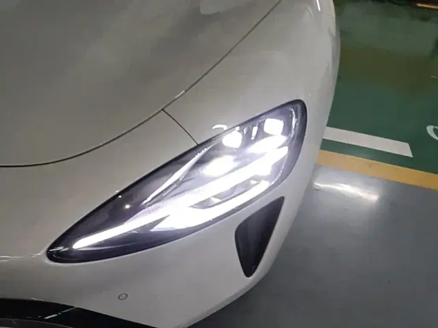 Xiaomi SU7 — Фото автомобиля 23