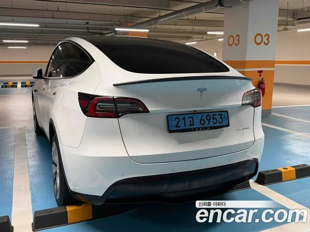 Tesla Model Y — Фото автомобиля 5