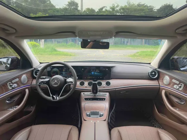 Mercedes-Benz E-Class — Фото автомобиля 16