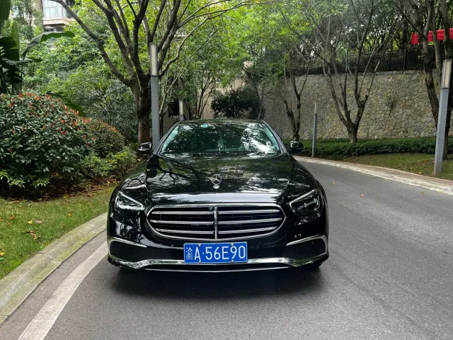 Mercedes-Benz E-Class — Фото автомобиля 2