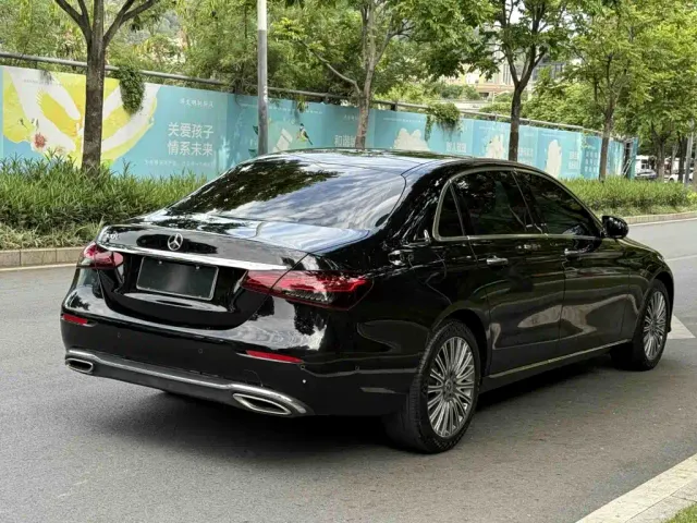 Mercedes-Benz E-Class — Фото автомобиля 2