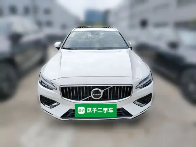 Volvo V60 — Фото автомобиля 4