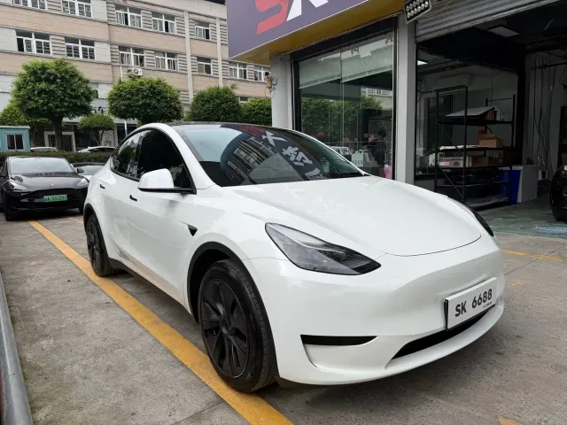 Tesla Model Y — Фото автомобиля 3