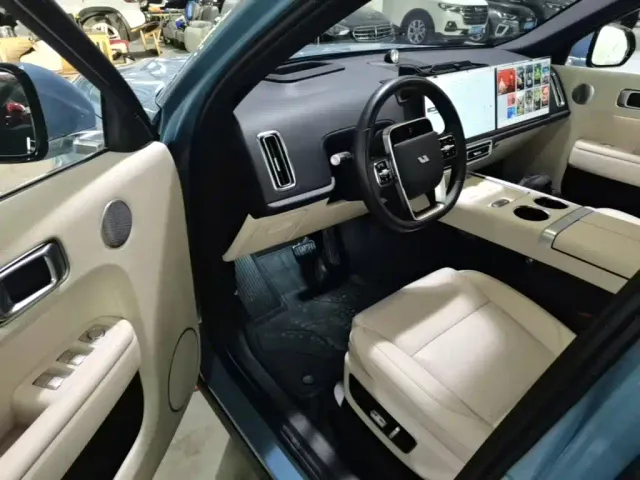 Li Auto L9 — Фото автомобиля 15
