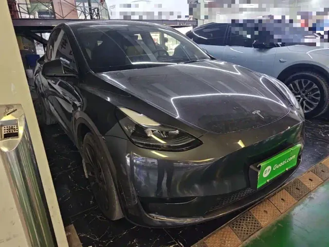 Tesla Model Y — Фото автомобиля 3