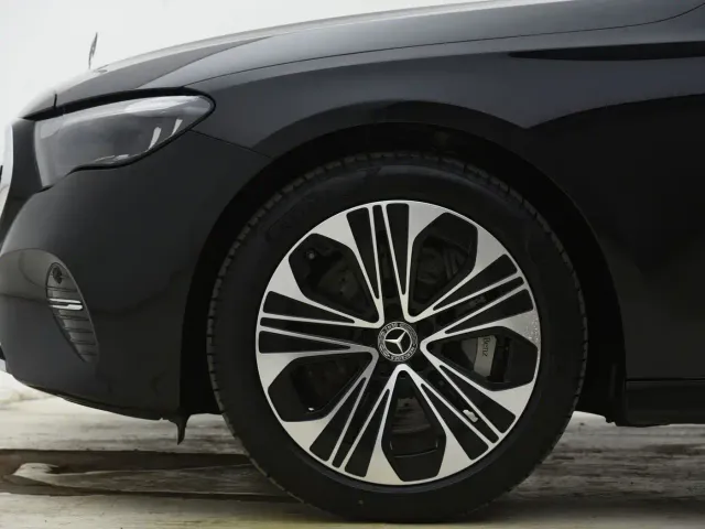 Mercedes-Benz E-Class — Фото автомобиля 12