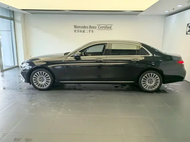 Mercedes-Benz E-Class — Фото автомобиля 4