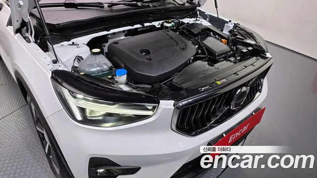 Volvo XC40 — Фото автомобиля 6