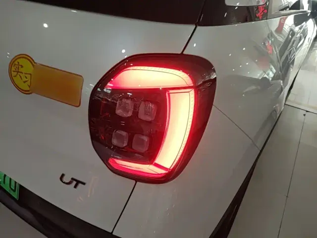 GAC Aion UT — Фото автомобиля 7