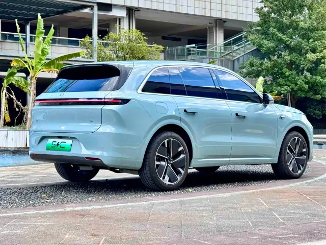 Li Auto L6 — Фото автомобиля 14