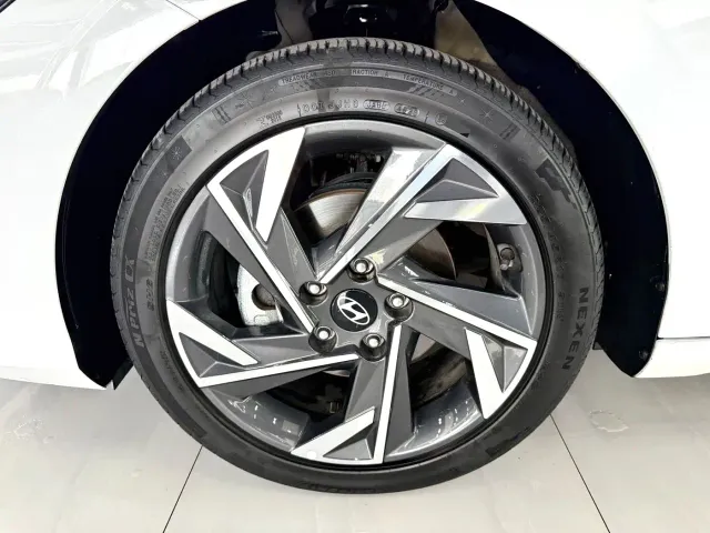 Hyundai Elantra — Фото автомобиля 10