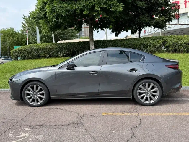 Mazda Axela — Фото автомобиля 3