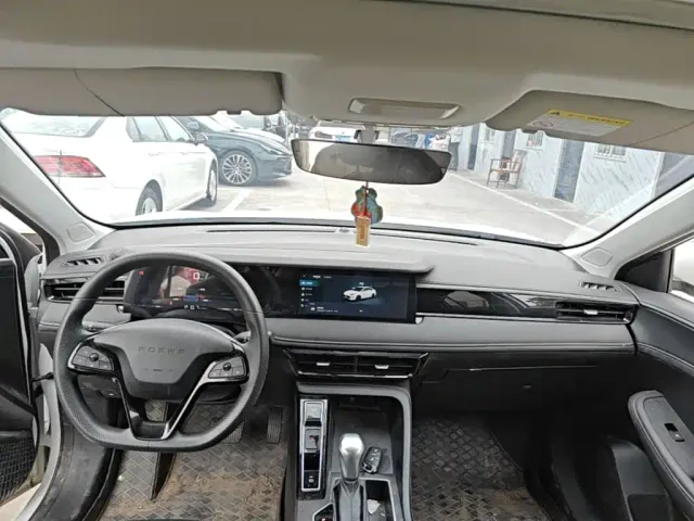 Roewe i5 — Фото автомобиля 9