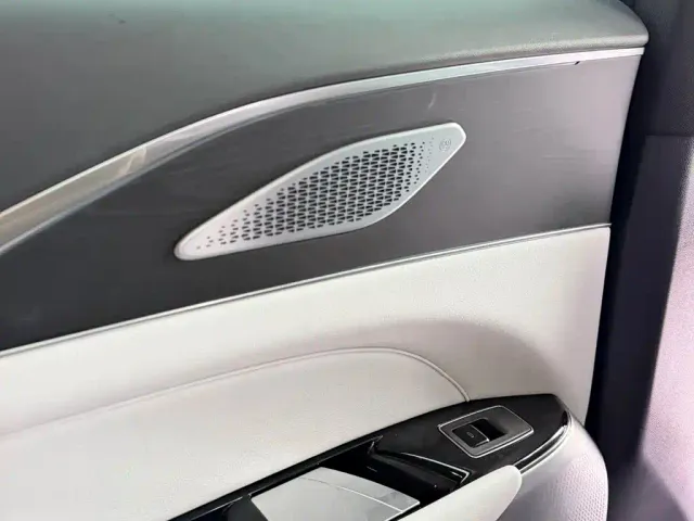 Cadillac Lyriq — Фото автомобиля 15