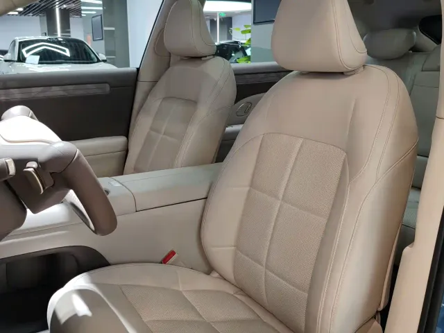 IM Motors LS6 — Фото автомобиля 11