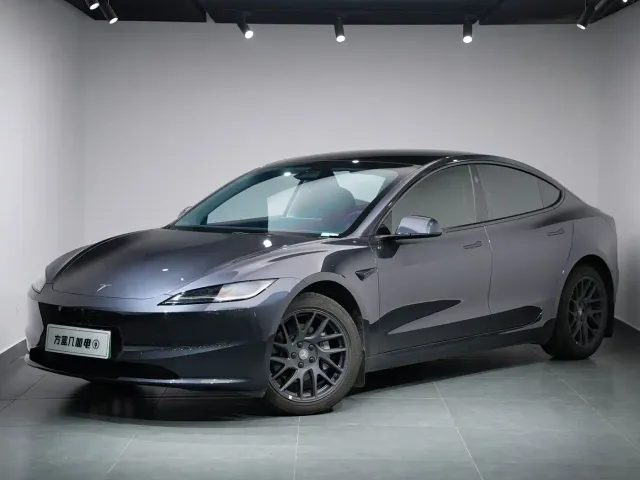 Фотография автомобиля — Tesla Model 3