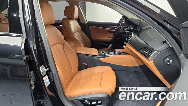 BMW 5 Series G30 — Фото автомобиля 16