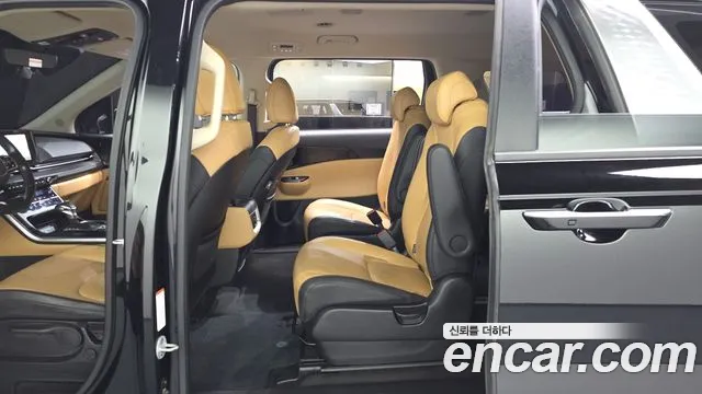 Kia Carnival Generation 4 — Фото автомобиля 16