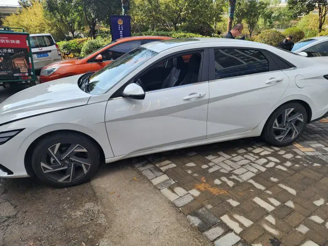 Hyundai Elantra — Фото автомобиля 2